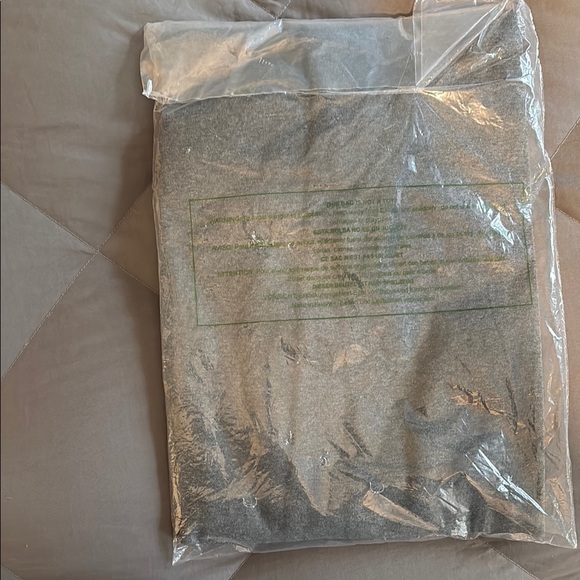 Eddie Bauer Gray V-Neck T-Shirt - Picture 4 of 4